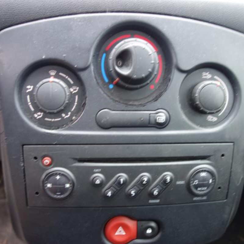 Pretensionneur de ceinture avant gauche RENAULT CLIO 3 Photo n°9