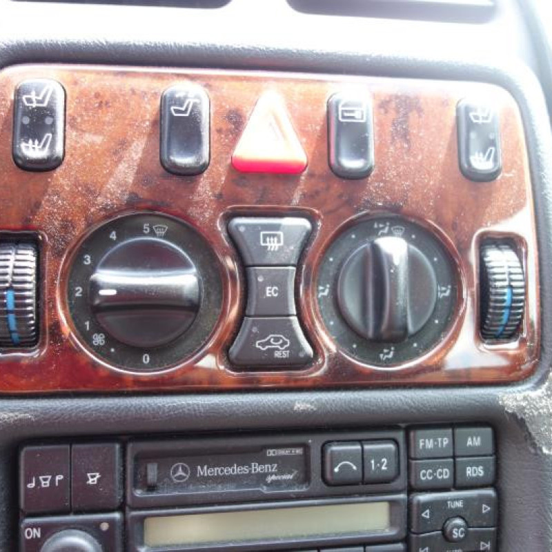 Porte avant droit MERCEDES CLASSE CLK 208 Photo n°9
