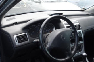 Attache ceinture arriere gauche PEUGEOT 307