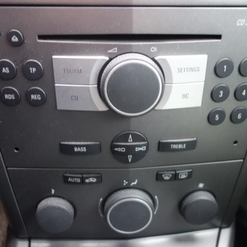 Poignee porte avant gauche OPEL ASTRA H Photo n°9