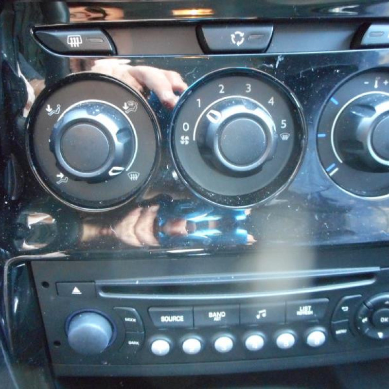 Attache ceinture avant droit CITROEN C3 2 Photo n°10