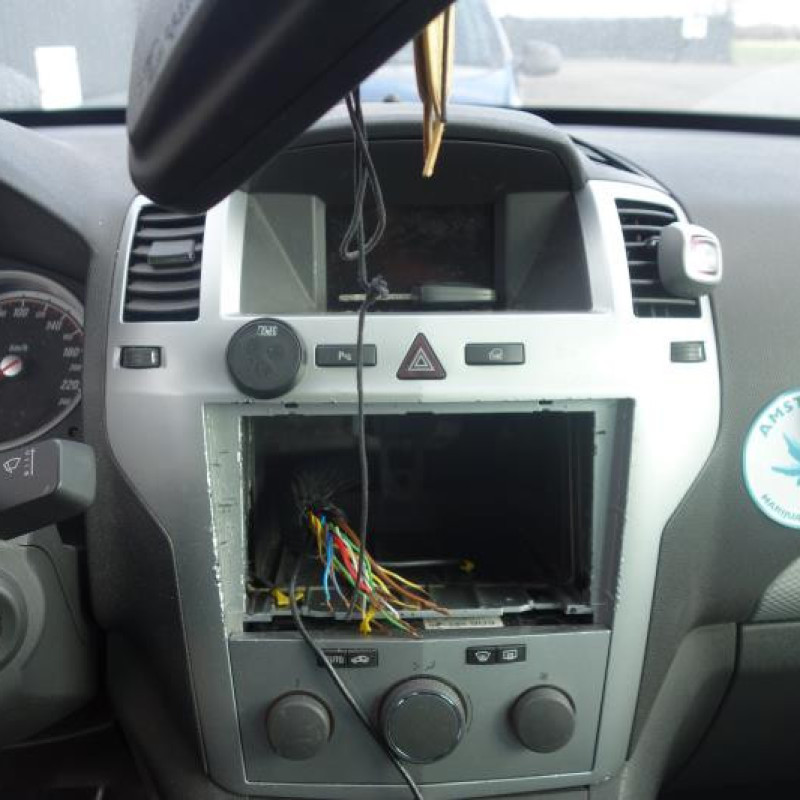 Serrure avant droit OPEL ZAFIRA B Photo n°8