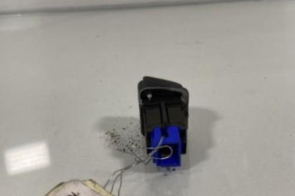 Bouton de warning PEUGEOT 208 1
