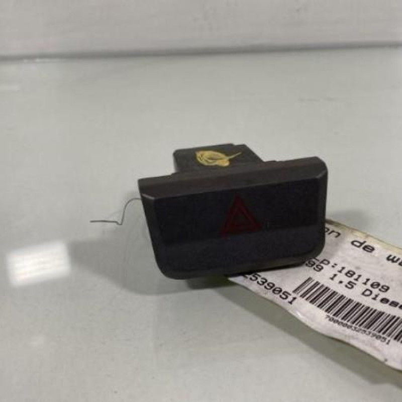 Bouton de warning HYUNDAI ACCENT 2 Photo n°1