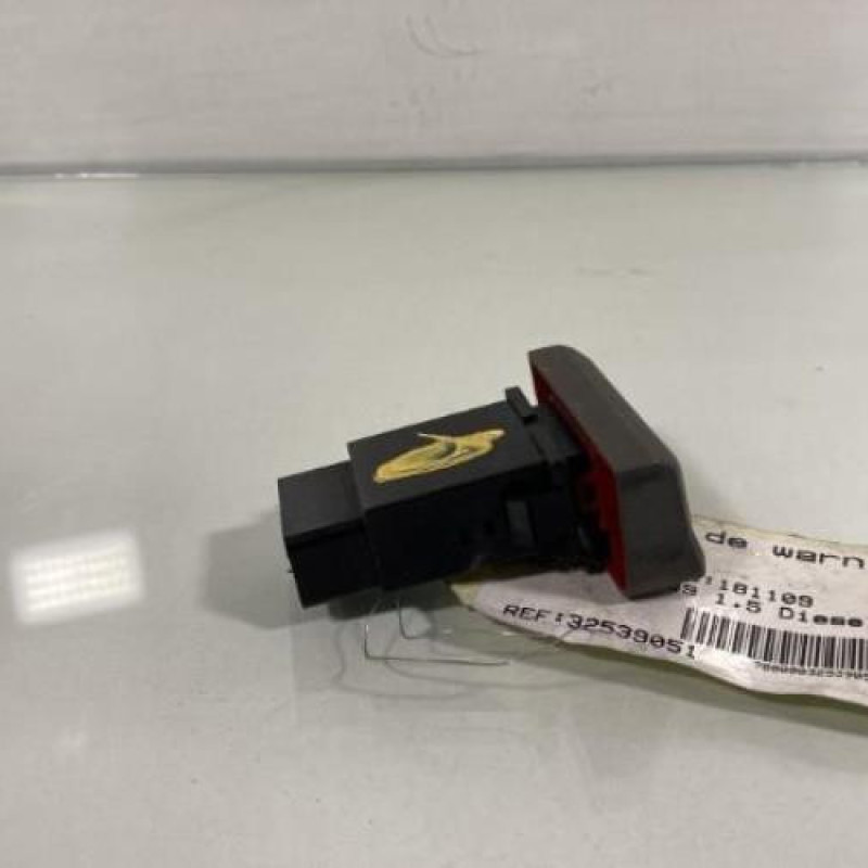 Bouton de warning HYUNDAI ACCENT 2 Photo n°2