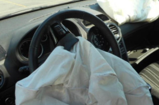Serrure avant droit OPEL CORSA D