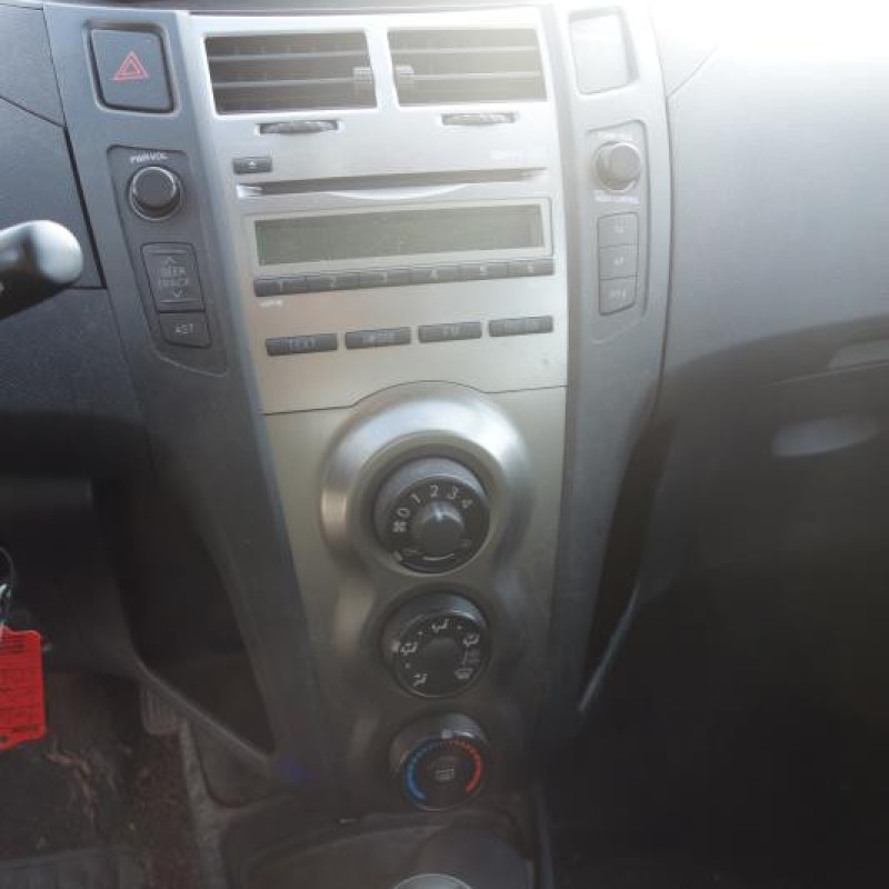 Serrure avant gauche TOYOTA YARIS 2 Photo n°9
