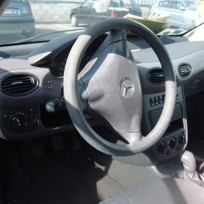 Pare choc avant MERCEDES CLASSE A 168 Photo n°11