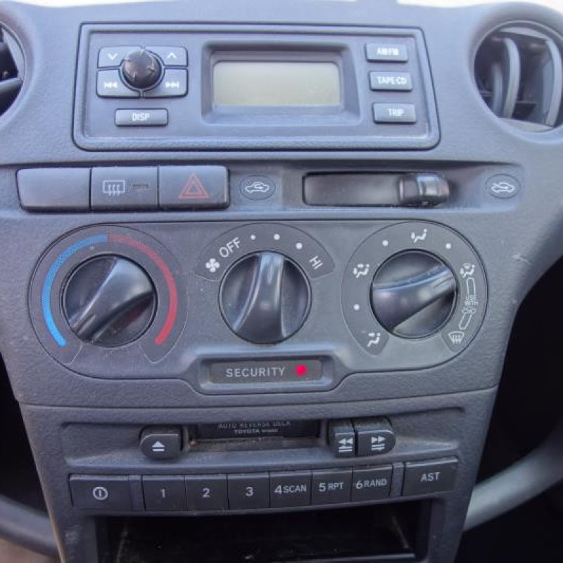 Poignee porte arriere gauche TOYOTA YARIS 1 Photo n°10
