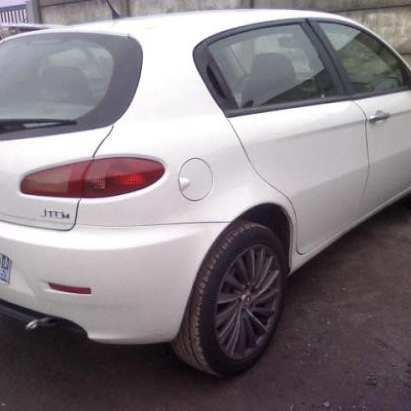 Feu arriere secondaire gauche (feux) ALFA ROMEO 147 Photo n°7