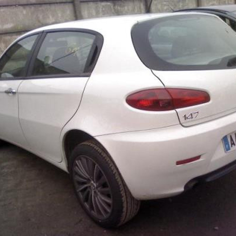 Feu arriere secondaire gauche (feux) ALFA ROMEO 147 Photo n°8