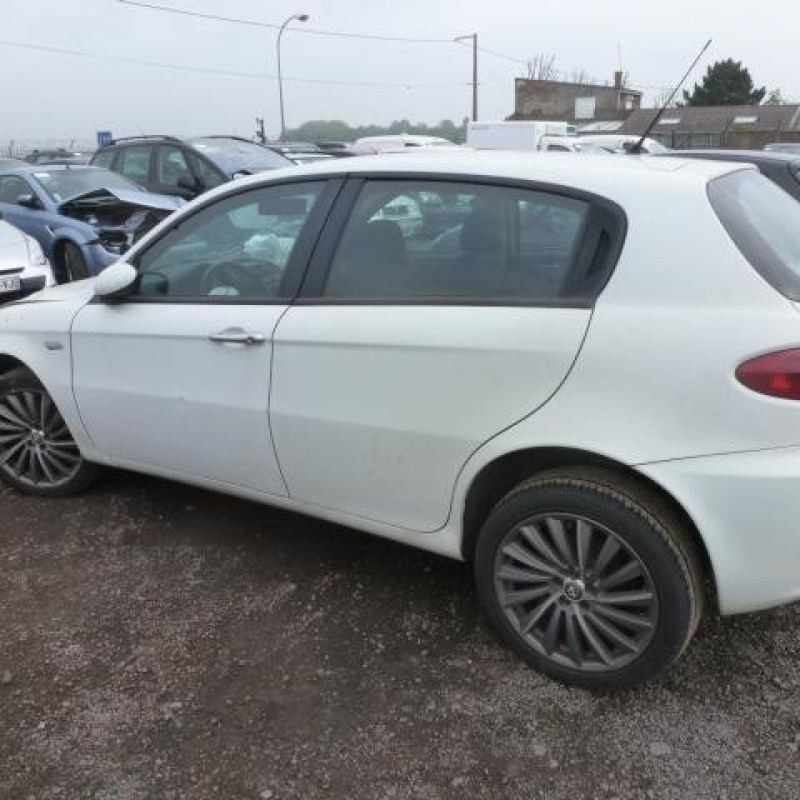 Feu arriere secondaire gauche (feux) ALFA ROMEO 147 Photo n°11