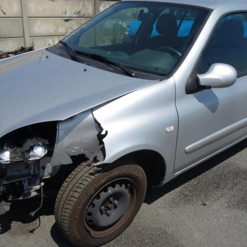 Bloc ABS (freins anti-blocage) RENAULT CLIO 2 CAMPUS Photo n°3