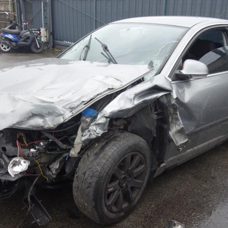 Porte avant droit VOLKSWAGEN PASSAT 4 Photo n°7