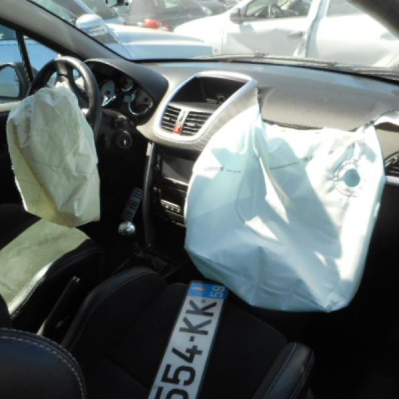 Attache ceinture arriere droit PEUGEOT 207 Photo n°8