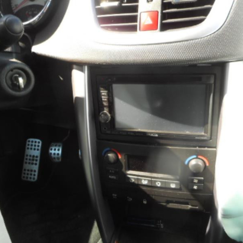 Attache ceinture arriere droit PEUGEOT 207 Photo n°9