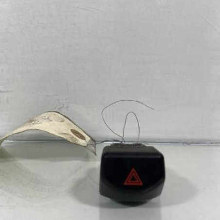 Bouton de warning NISSAN MICRA 3 Photo n°1
