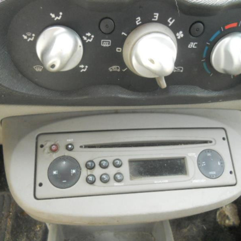 Bras essuie glace avant gauche RENAULT TWINGO 2 Photo n°9