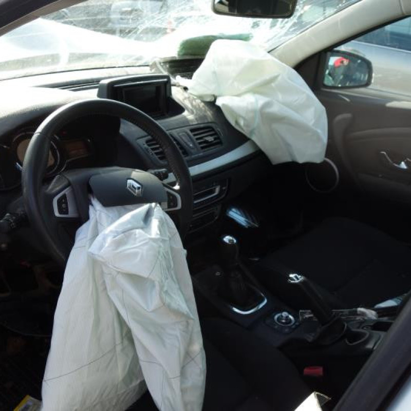 Trappe d'essence RENAULT MEGANE 3 Photo n°8