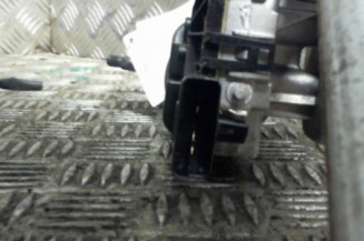 Moteur essuie glace avant PEUGEOT 2008 1