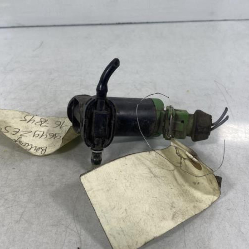Pompe lave glace avant RENAULT CLIO 3 Photo n°3