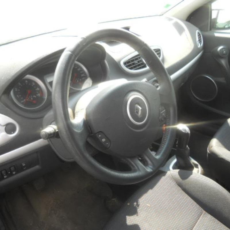 Pompe lave glace avant RENAULT CLIO 3 Photo n°9