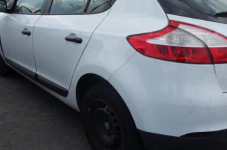 Pretensionneur de ceinture avant droit RENAULT MEGANE 3