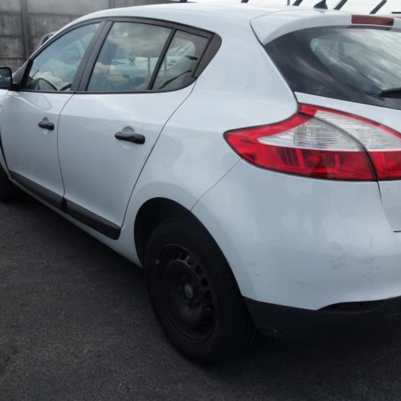 Pretensionneur de ceinture avant droit RENAULT MEGANE 3 Photo n°8