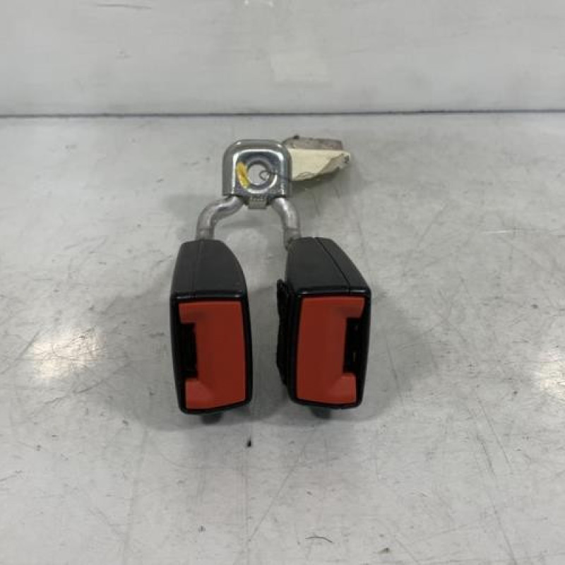 Attache ceinture arriere gauche SEAT IBIZA 4 Photo n°1