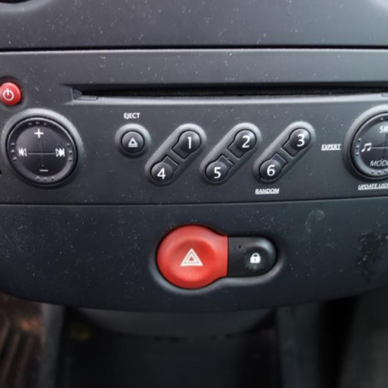 Pretensionneur de ceinture avant droit RENAULT CLIO 3 Photo n°11