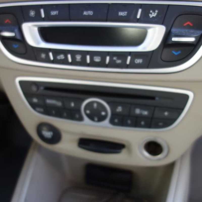 Pretensionneur de ceinture avant droit RENAULT MEGANE 3 Photo n°9