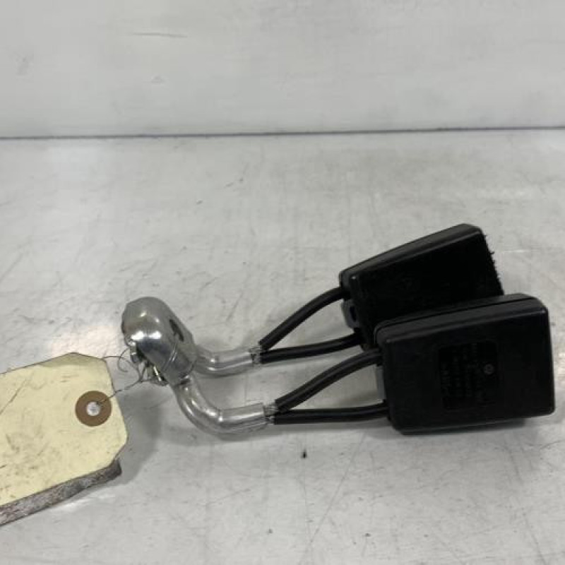 Attache ceinture arriere gauche SEAT IBIZA 4 Photo n°3