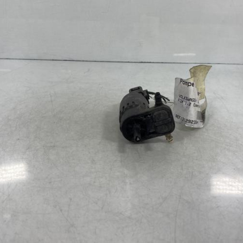 Pompe lave glace avant VOLKSWAGEN FOX Photo n°2