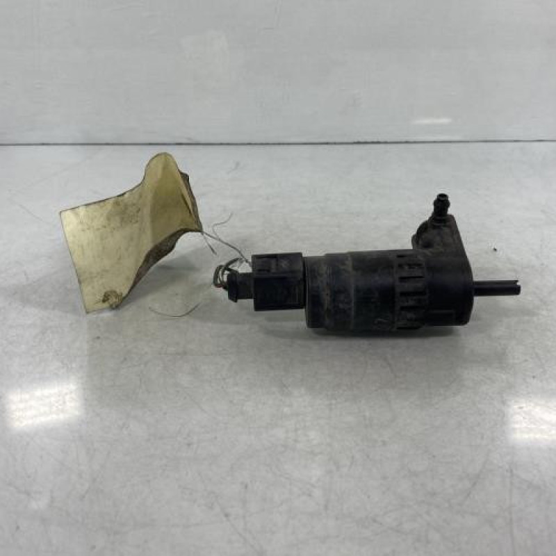 Pompe lave glace avant VOLKSWAGEN FOX Photo n°3