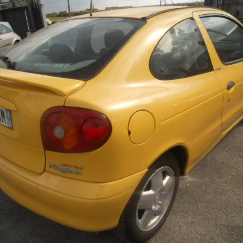 Renfort pare choc arriere (traverse) RENAULT MEGANE 1 Photo n°4