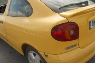 Renfort pare choc arriere (traverse) RENAULT MEGANE 1