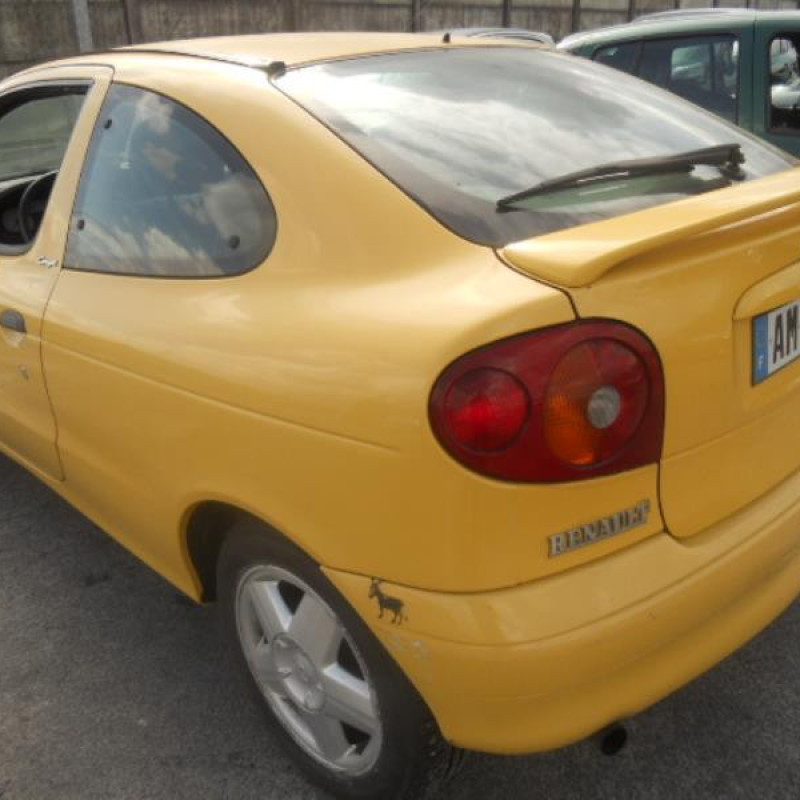 Renfort pare choc arriere (traverse) RENAULT MEGANE 1 Photo n°5
