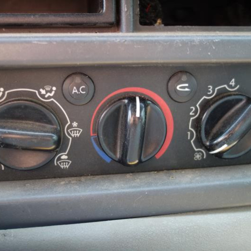 Calandre RENAULT MASTER 2 Photo n°7