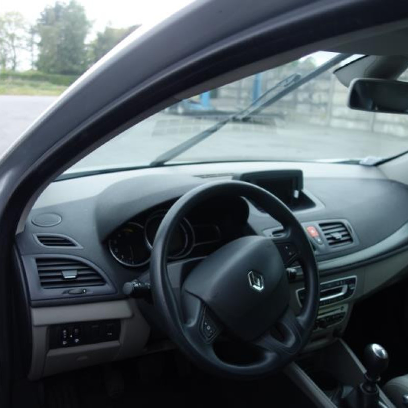Pretensionneur de ceinture avant droit RENAULT MEGANE 3 Photo n°10