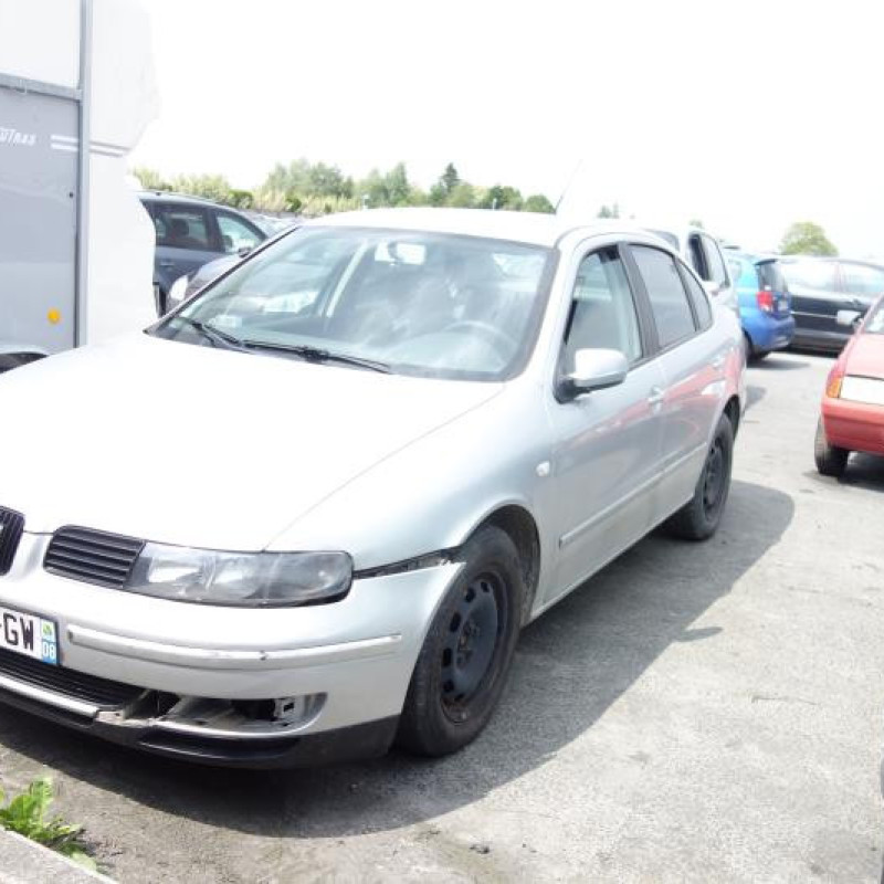 Feu arriere principal gauche (feux) SEAT TOLEDO 2 Photo n°3