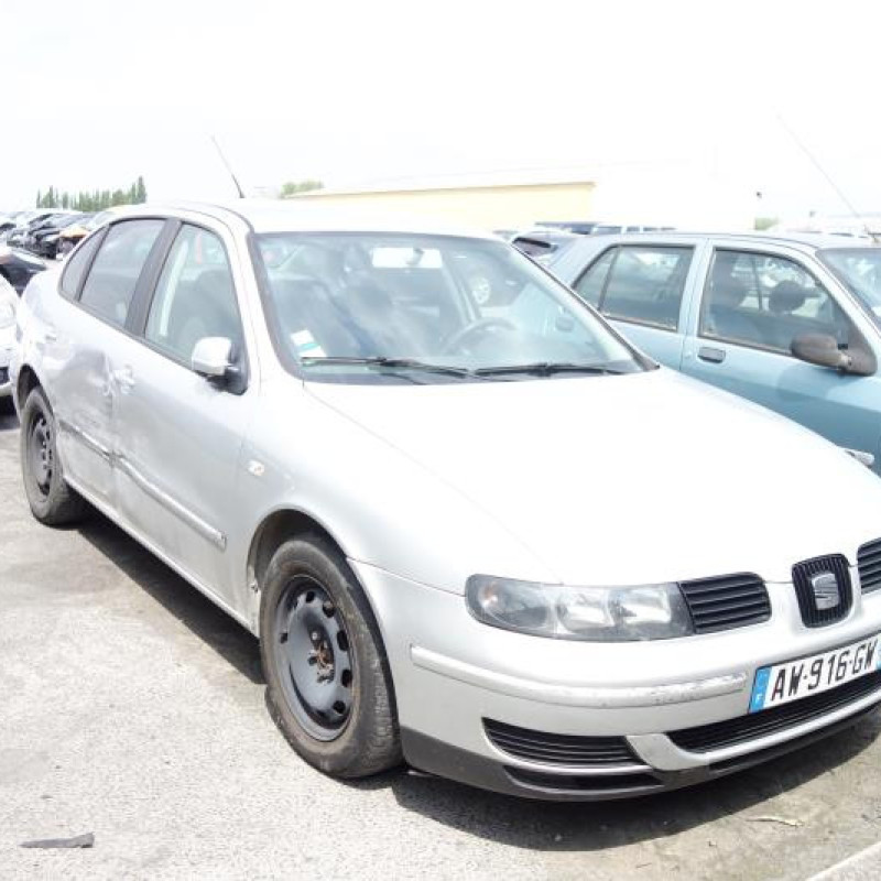Feu arriere principal gauche (feux) SEAT TOLEDO 2 Photo n°4