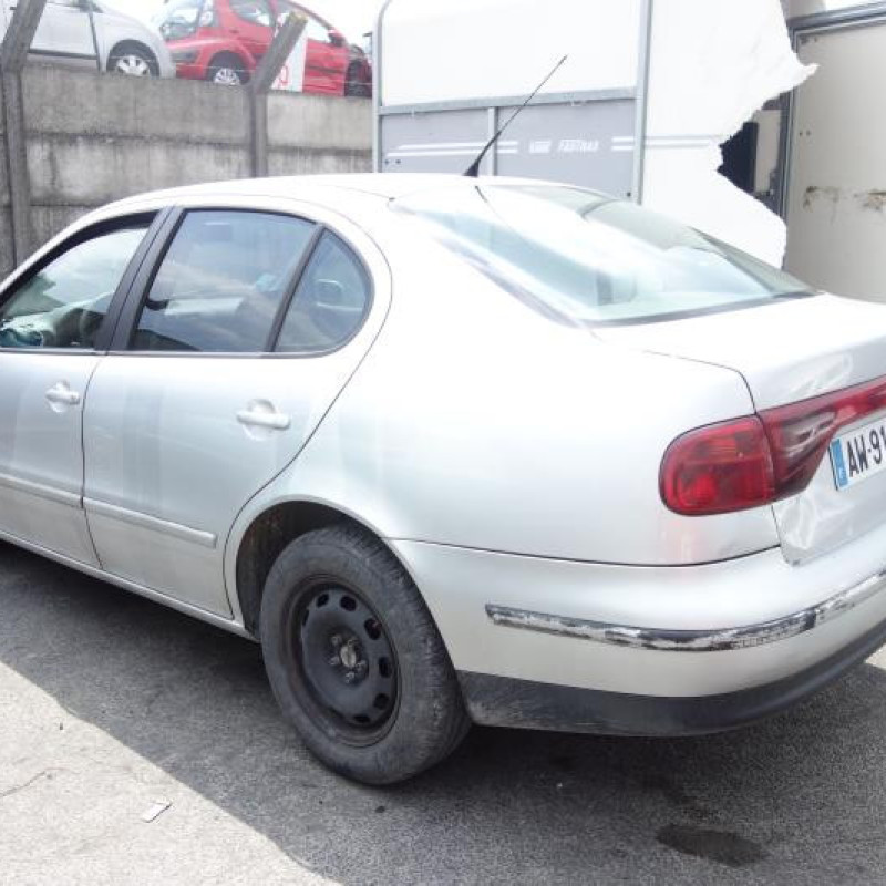 Feu arriere principal gauche (feux) SEAT TOLEDO 2 Photo n°6