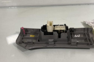 Interrupteur de leve vitre avant droit TOYOTA YARIS 2