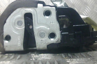 Serrure arriere droit TOYOTA YARIS 2 Photo n°1
