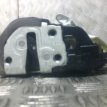 Serrure arriere droit TOYOTA YARIS 2 Photo n°1