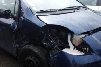 Serrure avant droit TOYOTA YARIS 2