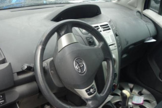 Serrure avant droit TOYOTA YARIS 2