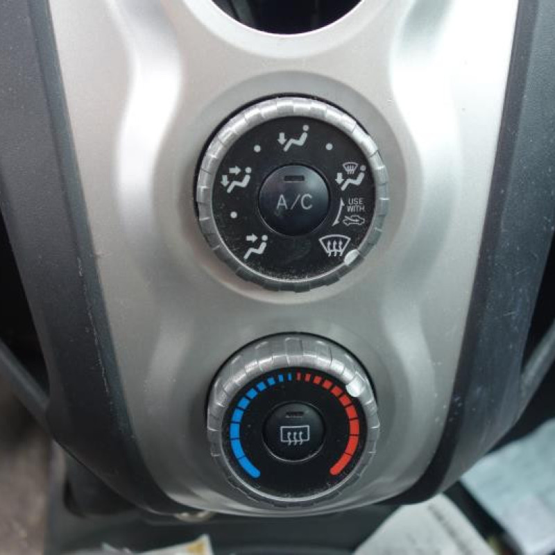 Serrure avant droit TOYOTA YARIS 2 Photo n°8