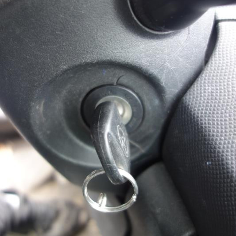 Serrure avant droit TOYOTA YARIS 2 Photo n°10