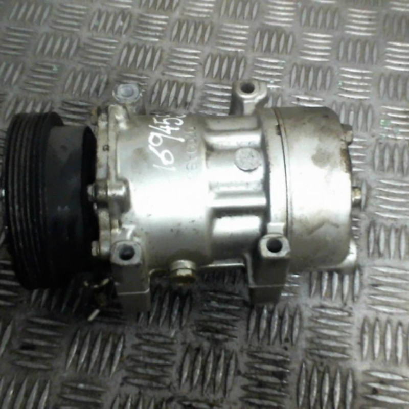 Compresseur clim RENAULT LAGUNA 1 Photo n°1
